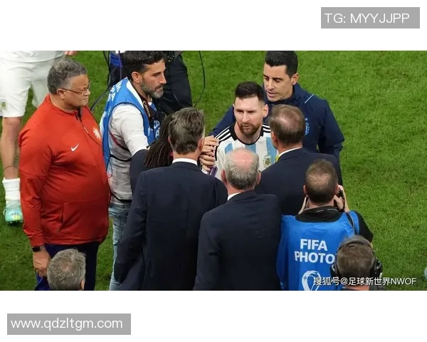 足球明星激烈争吵现场曝光球场外的情绪失控瞬间引发热议